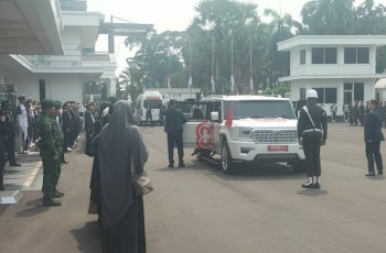 Wapres Gibran Melayat Almarhum Ryamizard Ryacudu di Gedung Kemhan