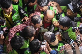 Nadiem Makarim Terharu Ratusan Sopir Ojol Padati Sidang Pleidoi Kasus Chromebook