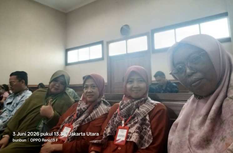 Para Jemaah Umroh bersama kuasa hukumnya di PN Jakut. (ist)