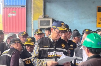 Atasi Penumpukan Kontainer Tanjung Priok, Menkeu Purbaya Desak Regulasi Denda Importir