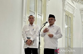 Prabowo Perintahkan Mendikdasmen Bentuk Tim Evaluasi Buku Pelajaran Sekolah