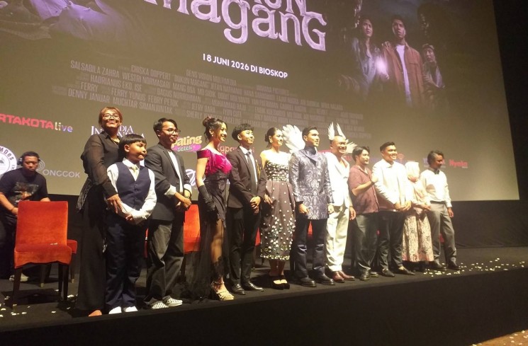 Para Pemain Film 'Dukun Magang'. (mia)