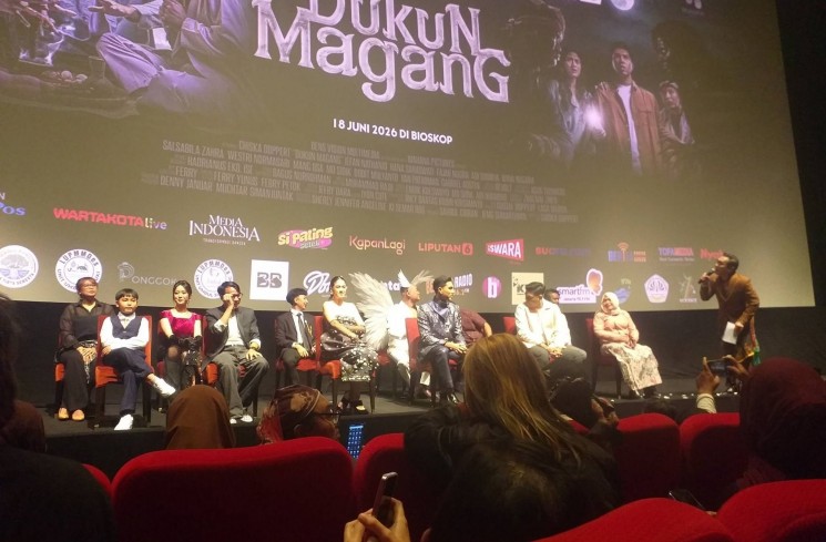 Para Pemain Film 'Dukun Magang'. (mia)