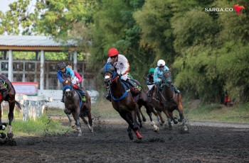 Indonesias Horse Racing: Naga Sembilan Rebut Piala Paku Alam, Pesta Karnaval dan Inul Daratista Hibur Ribuan Pengunjung