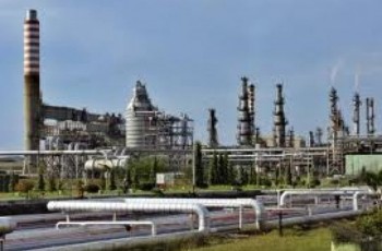 Ukraina Klaim Serangan Militernya Pangkas Produksi Minyak Rusia ke Level Terendah