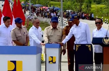 Prabowo Resmikan 1.151 Km Jalan Daerah di 37 Provinsi, Targetkan Biaya Logistik Turun