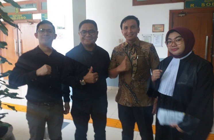 Dr. Nyoman Rae, SH, MH dan timnnya. (mia)
