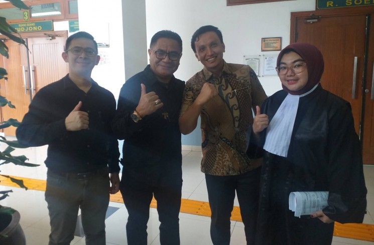Dr. Nyoman Rae, SH, MH dan timnnya. (mia)