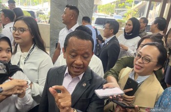 Bahlil Pangkas Harga LNG Industri Jadi 13 USD demi Cegah PHK