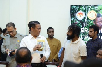 Mentan Amran Ajak Mahasiswa Papua Bangun Pertanian Berbasis Potensi Lokal
