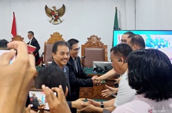 Hakim Kabulkan Sebagian Praperadilan Roy Suryo, Nyatakan Penangkapan dan Penahanan Tidak Sah