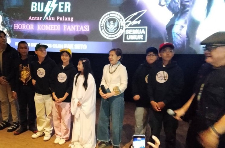 Para Pemain Film 'Ghost Buzzer: Antar Aku Pulang'. (mia)