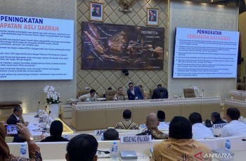 Rapat Komisi II DPR dan Mendagri Bahas Remunerasi Kepala Daerah dan Dana Bagi Hasil
