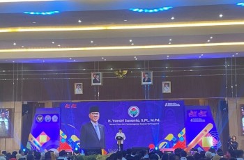 Mendes PDT Yandri Susanto Bantah Isu Kopdes Merah Putih Tutup Warung Kelontong di Desa