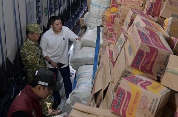 Seskab Teddy: 253 Ton Bantuan Logistik Bencana Telah Disalurkan ke NTT