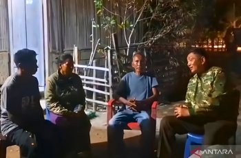 Menhan Sjafrie Dengar Keluhan Korban Gempa NTT, Kemhan Kirim 20 Ton Bantuan