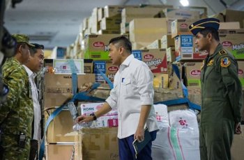 TNI AU Kirim 31 Ton Logistik ke NTT dan Pompa Air ke Kalimantan