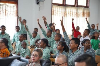 OJK Papua Edukasi Pelajar SR 75 Kelola Keuangan dan Waspada Risiko Digital