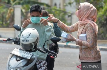 Rekomendasi Pakaian dan Cara Melindungi Kulit dari Abu Vulkanik Menurut Dokter
