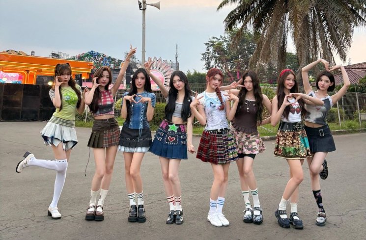 Dampak Erupsi Anak Gunung Krakatau, Acara Fansign Hearts2Hearts di Jakarta Ditunda
