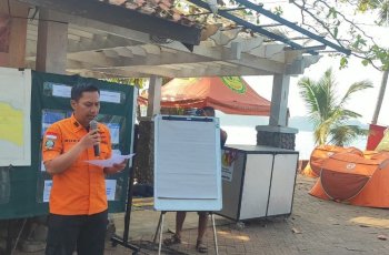 Basarnas Dikerahkan 18 Kapal dan Helikopter Cari 5 Jurnalis Hilang Kontak di Selat Sunda