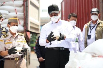 Mentan Amran Sebut Penyelundupan Beras Ilegal Khianati 115 Juta Petani