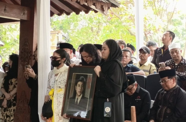 Maestro Seni Guruh Soekarnoputra Wafat, Megawati dan Kerabat Hadiri Pemakaman di TPU Karet Bivak