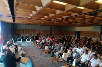 Bali Pusat Keuangan Internasional: Strategi Natalius Pigai Perkuat Ekonomi Nasional
