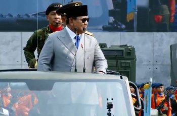 Prabowo Naik Maung MV3 Periksa Pasukan Upacara HUT Ke-81 TNI di Mabes TNI