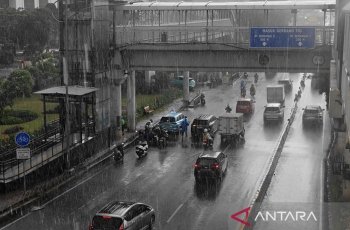 BMKG Prakirakan Sebagian Wilayah Jakarta Diguyur Hujan Senin Sore hingga Malam