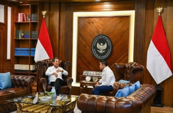 Seskab Teddy Terima Menteri Trenggono, Dorong Kesejahteraan Nelayan Lewat Kampung Merah Putih