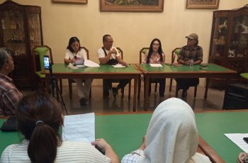 Rieke Diah Pitaloka dan Perwakilan Warga Binaan. (ist)