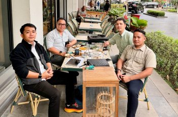 Faedonajokho Sarumaha, SH, MH, Dolan Alwindo Colling, SH, Muhamad Nuhrizal, SH dan Putrawan Duha, SH. (ist)